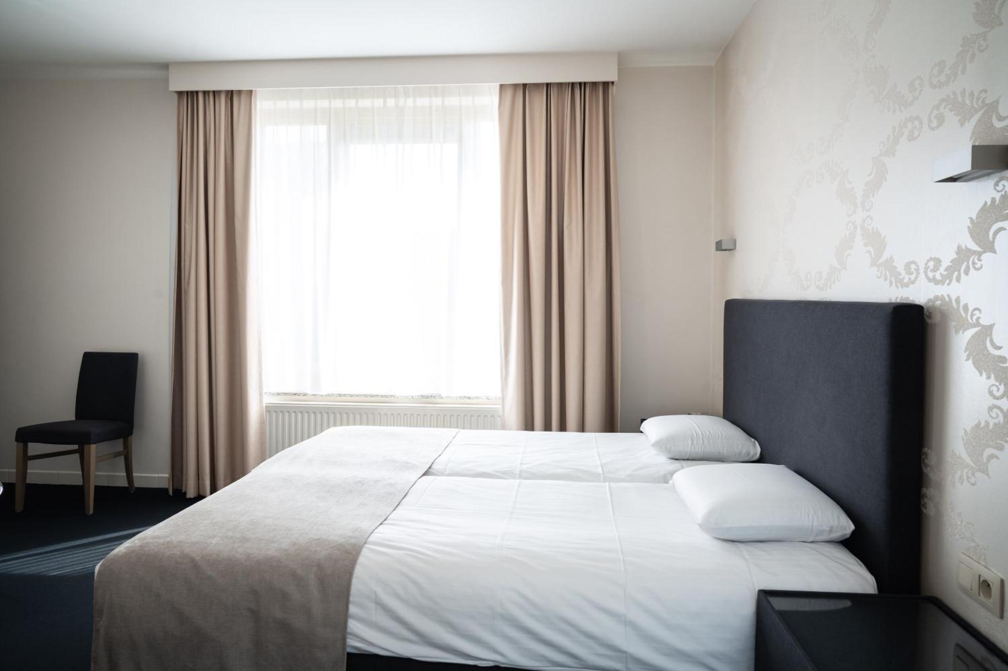 Hotel Essenza プールス エクステリア 写真