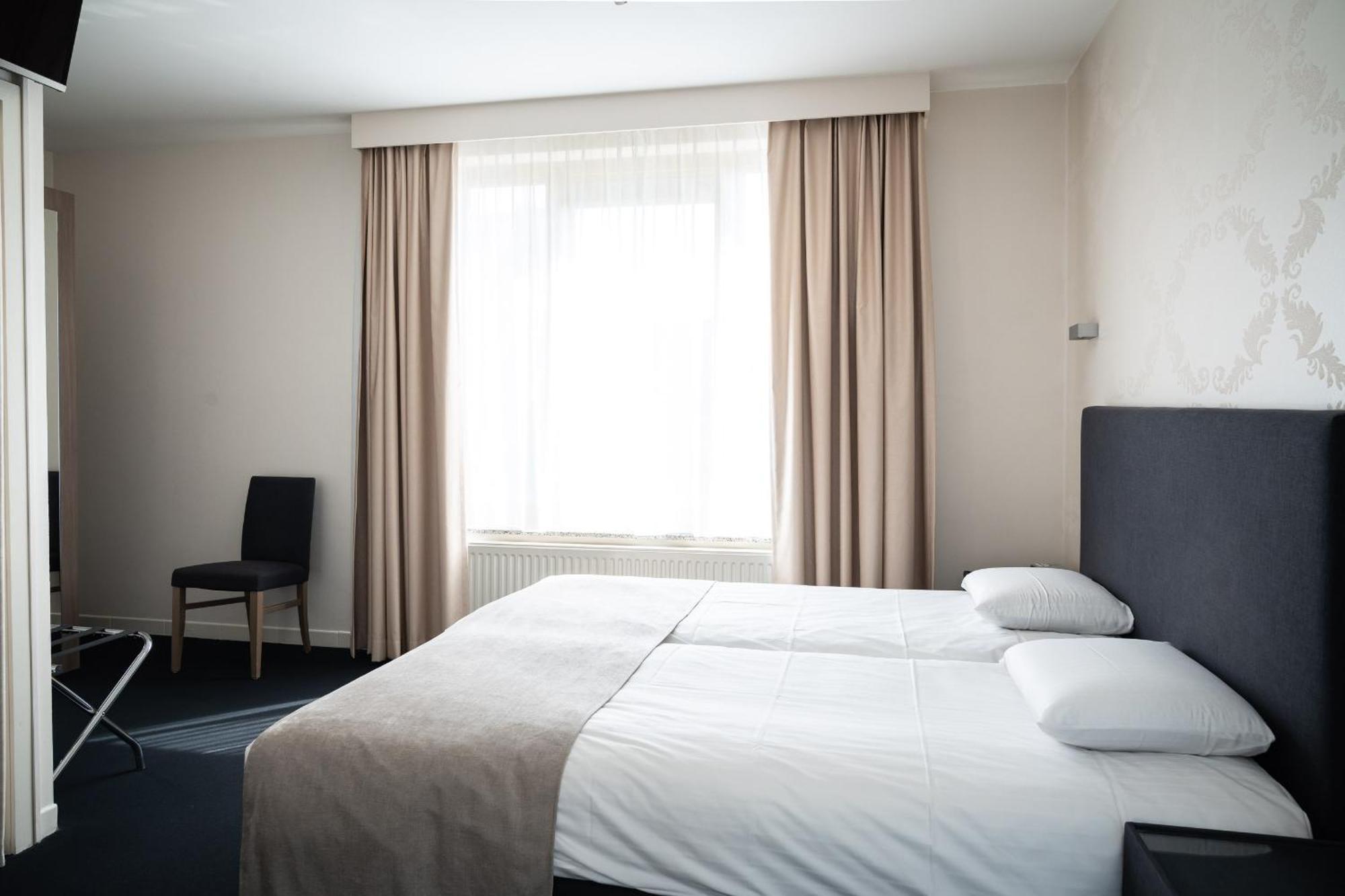 Hotel Essenza プールス エクステリア 写真