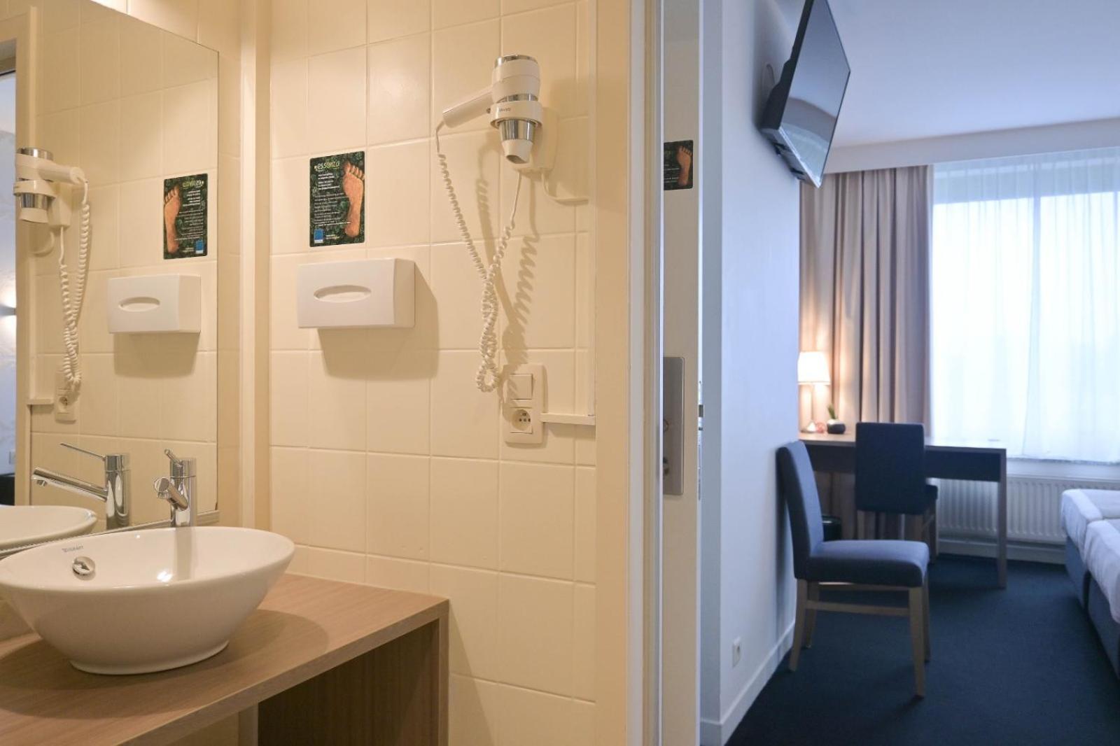 Hotel Essenza プールス エクステリア 写真