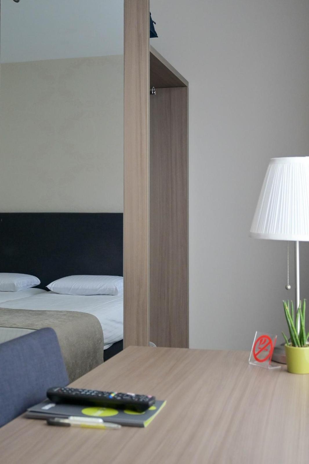 Hotel Essenza プールス エクステリア 写真
