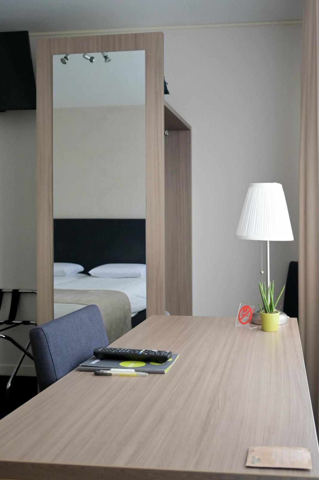 Hotel Essenza プールス エクステリア 写真